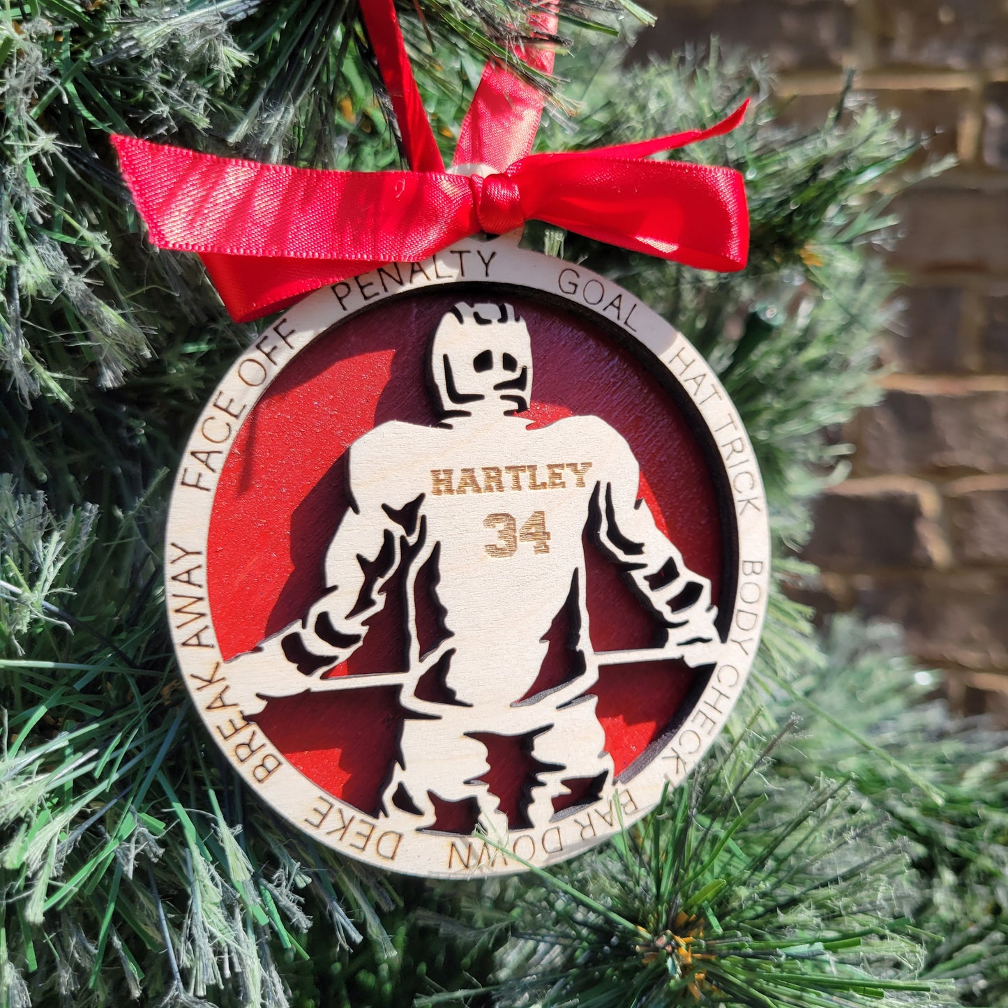 Decorative Christmas ornament with a hockey player, personalized hockey player ornament, custom wooden hockey player ornament, hockey player ornament, christmas gift for hockey player