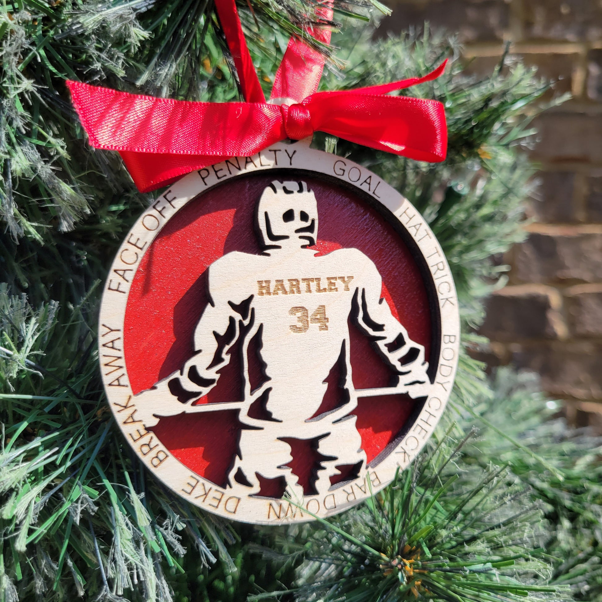 Decorative Christmas ornament with a hockey player, personalized hockey player ornament, custom wooden hockey player ornament, hockey player ornament, christmas gift for hockey player