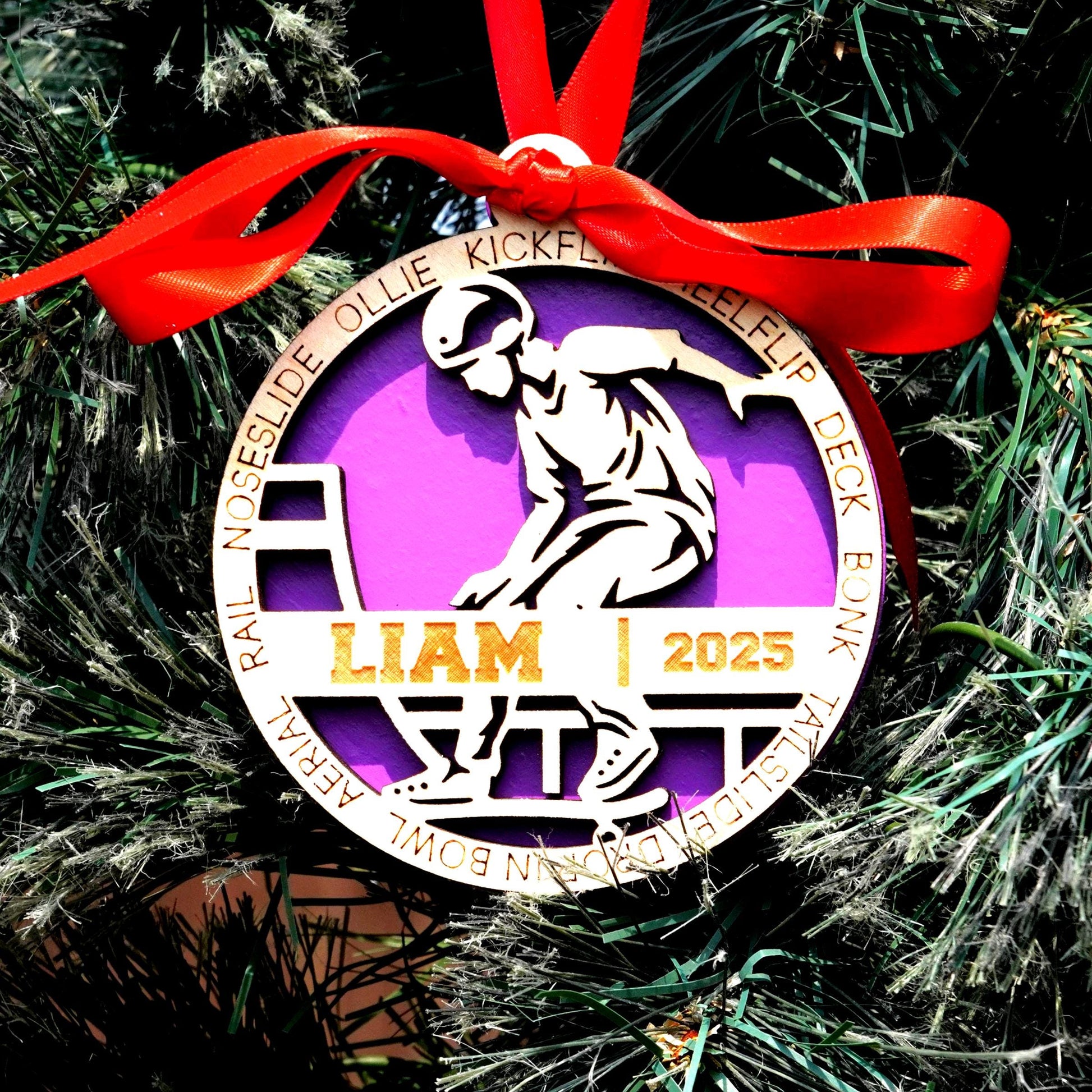 Personalized Skateboarder Christmas Ornament – Custom Skater Gift, Holiday Keepsake for Skateboard Fans and Street Riders - Personalized Holiday Ornament