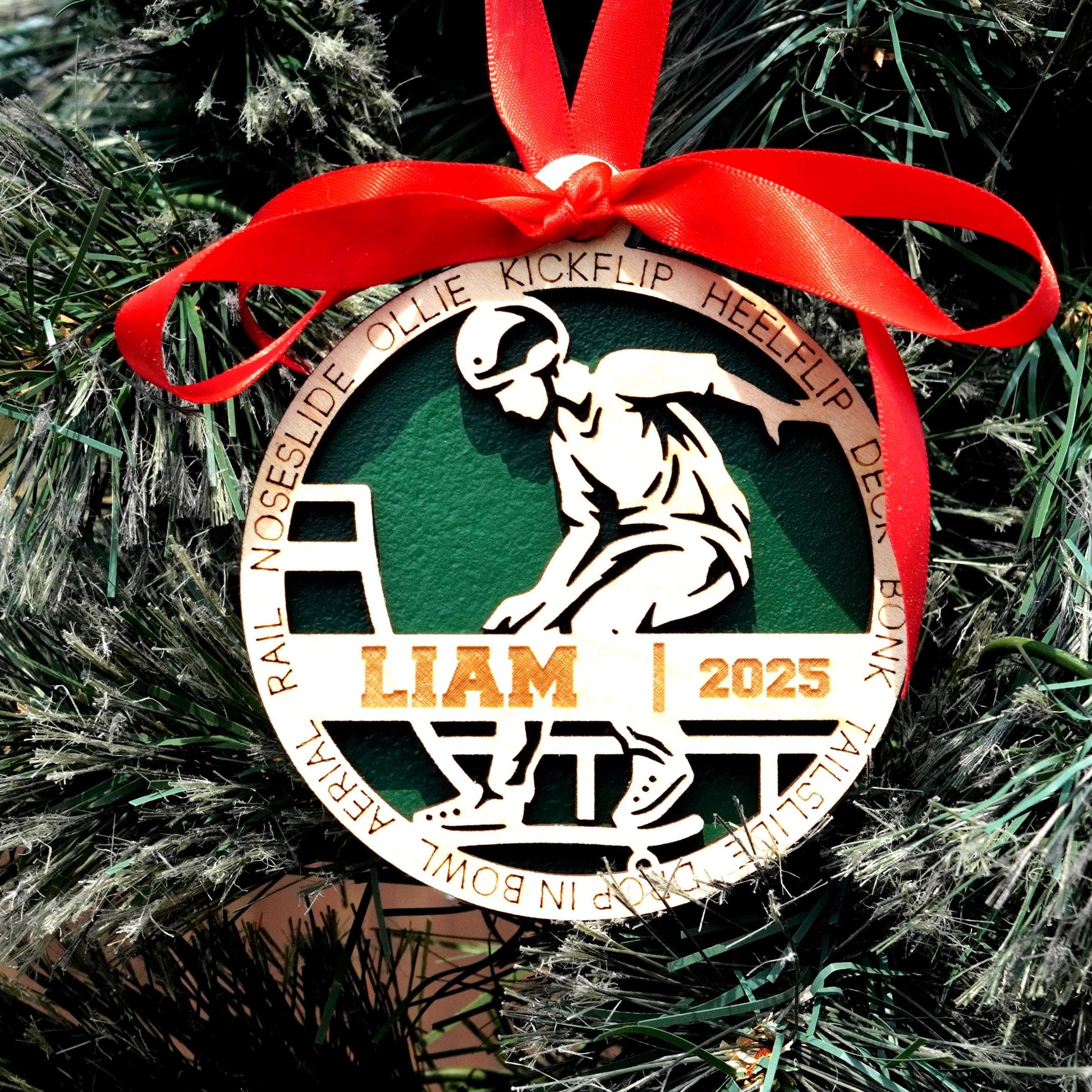 Personalized Skateboarder Christmas Ornament – Custom Skater Gift, Holiday Keepsake for Skateboard Fans and Street Riders - Personalized Holiday Ornament
