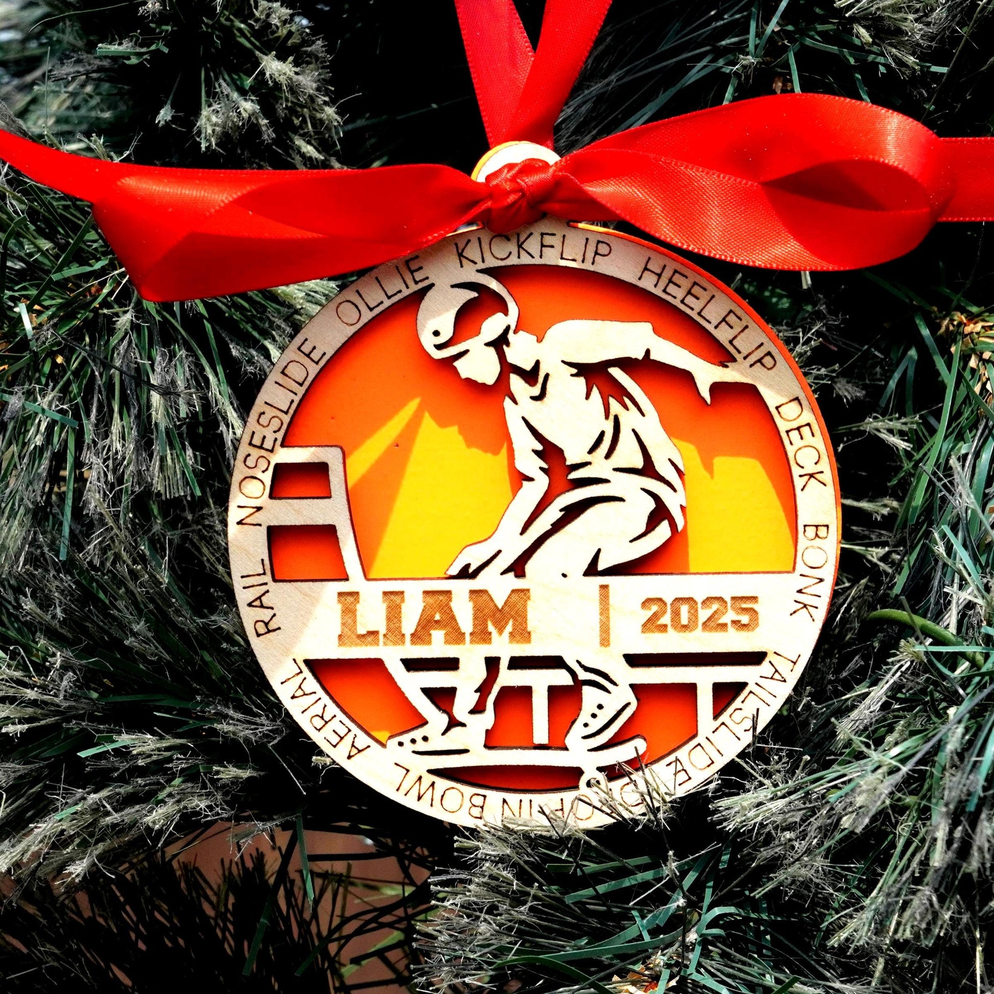 Personalized Skateboarder Christmas Ornament – Custom Skater Gift, Holiday Keepsake for Skateboard Fans and Street Riders - Personalized Holiday Ornament